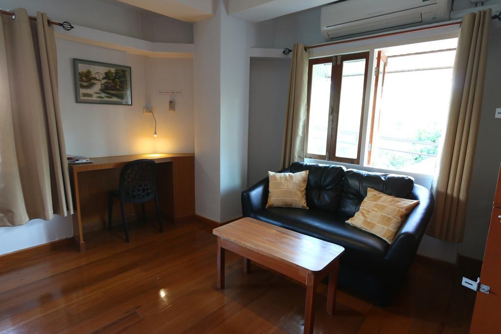 Chanchala Cafe & Hostel HHQ Exterior photo