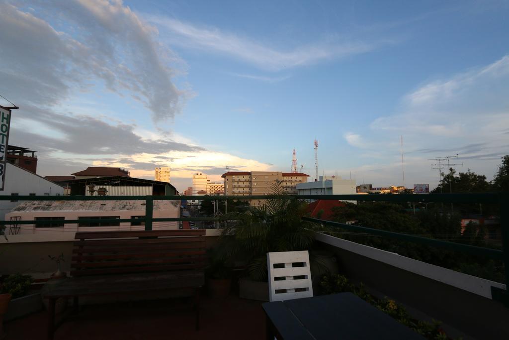 Chanchala Cafe & Hostel HHQ Exterior photo