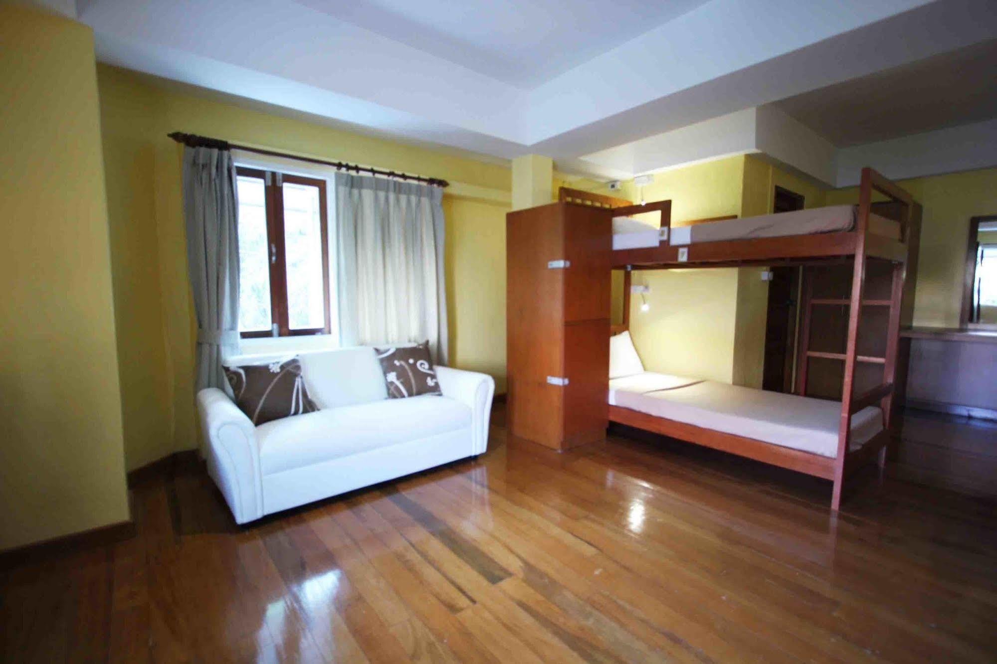 Chanchala Cafe & Hostel HHQ Exterior photo
