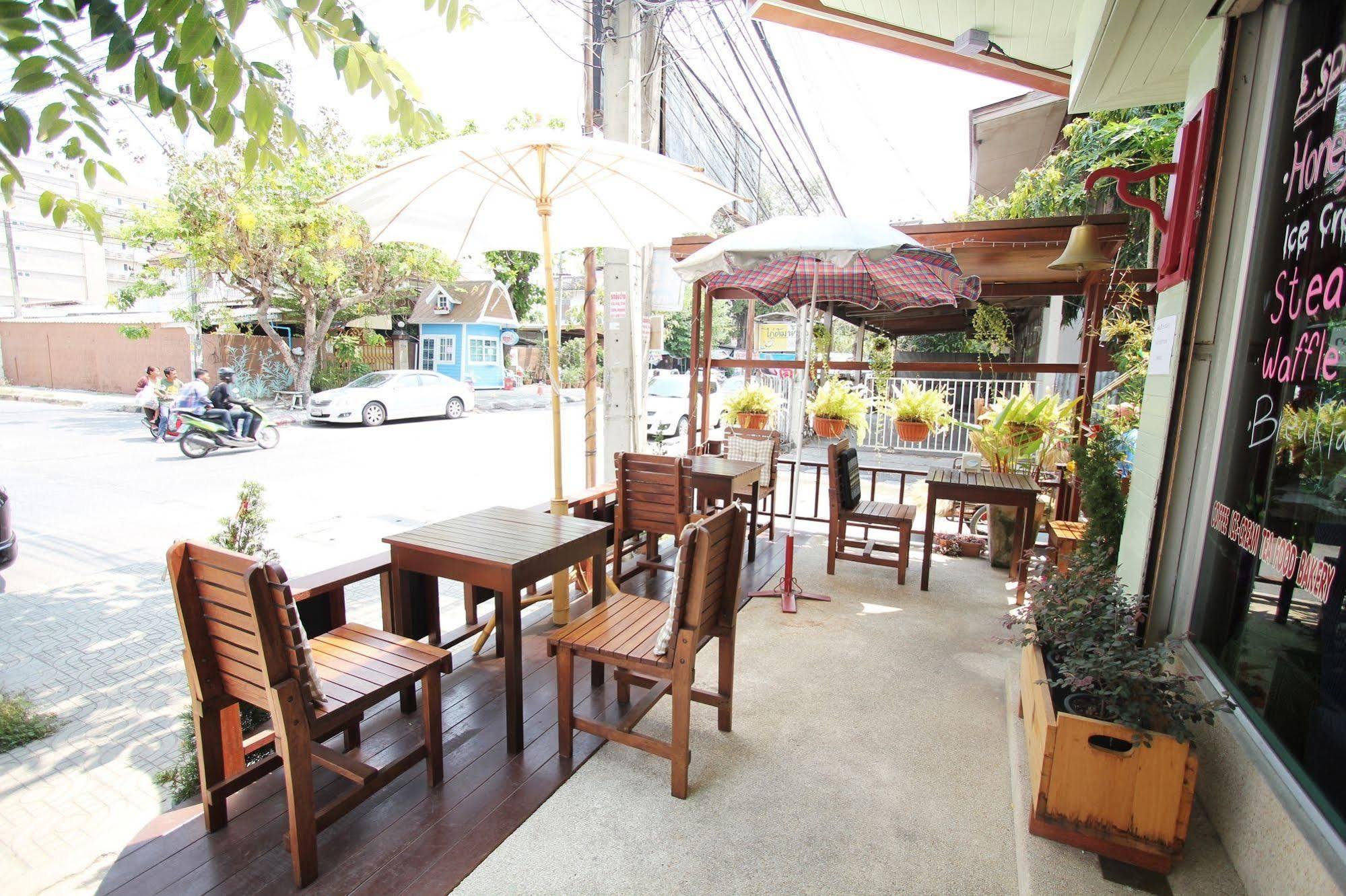 Chanchala Cafe & Hostel HHQ Exterior photo